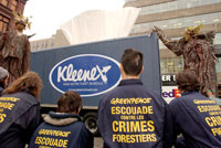Camion transformé en boîte de papiers-mouchoirs géante en Montreal